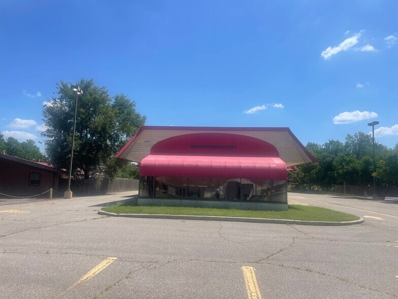 8 E Main St, Yukon, OK à louer - Photo de l’immeuble – Image 2 sur 7