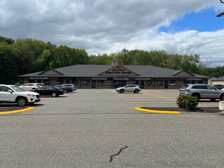 915 Sullivan Ave, South Windsor, CT à louer - Photo de l’immeuble – Image 1 sur 10