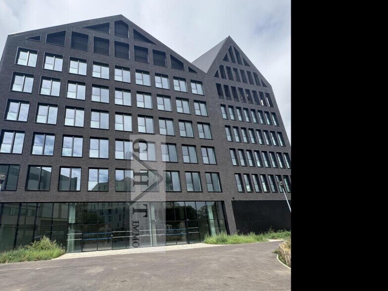 Local commercial dans Ivry-sur-Seine à louer - Photo de l’immeuble – Image 1 sur 3