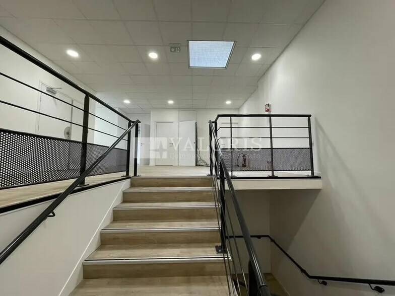 1 Rue Des Vergers, Limonest à louer - Photo de l’immeuble – Image 3 sur 14