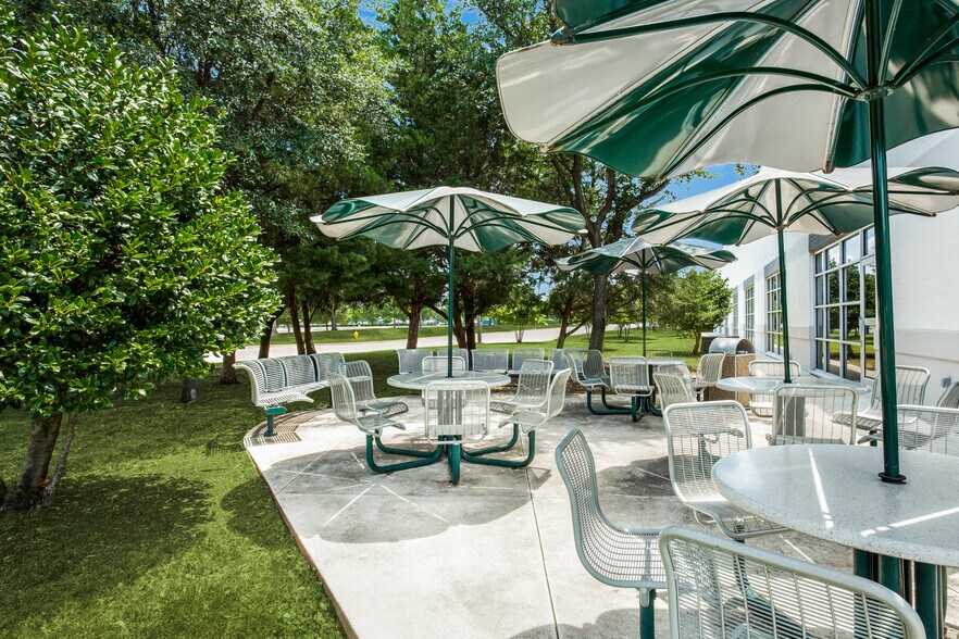 1322 Crestside Dr, Coppell, TX à louer - Photo de l’immeuble – Image 2 sur 10