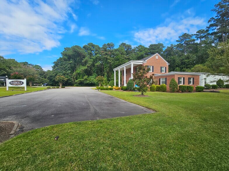 423 Village Rd, Shallotte, NC à vendre - Photo de l’immeuble – Image 2 sur 45