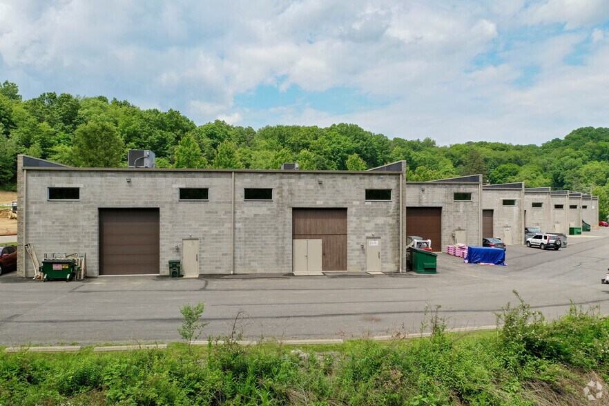 4025 Alpha Dr, Allison Park, PA à louer - Photo de l’immeuble – Image 3 sur 5