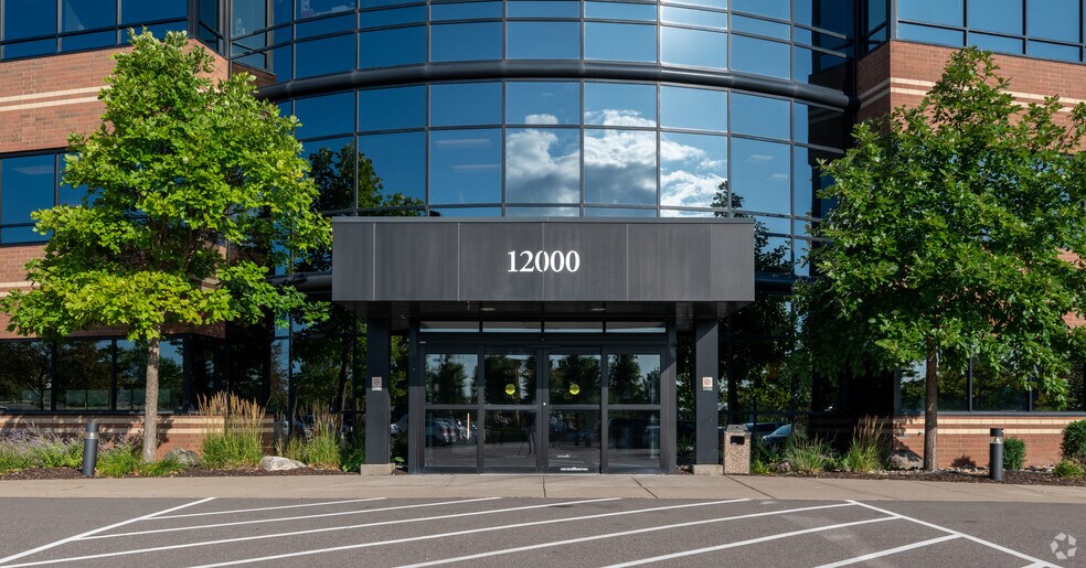 12000 Elm Creek Blvd, Maple Grove, MN à louer - Photo de l’immeuble – Image 3 sur 9