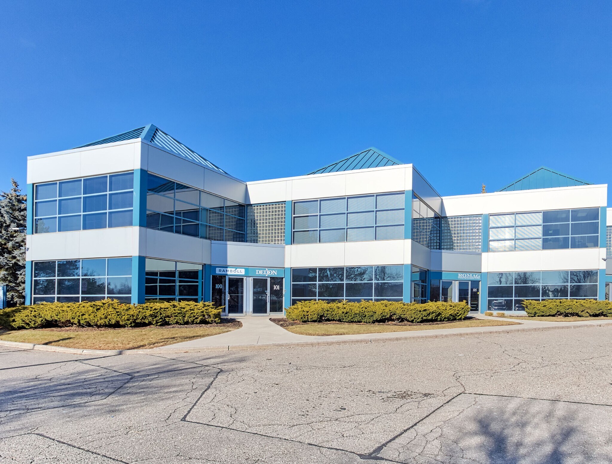 2420 Meadowpine Blvd, Mississauga, ON à louer Photo de l’immeuble– Image 1 sur 6