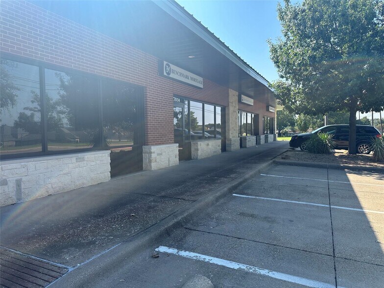 1321 Waters Edge Dr, Granbury, TX à vendre - Photo de l’immeuble – Image 1 sur 1