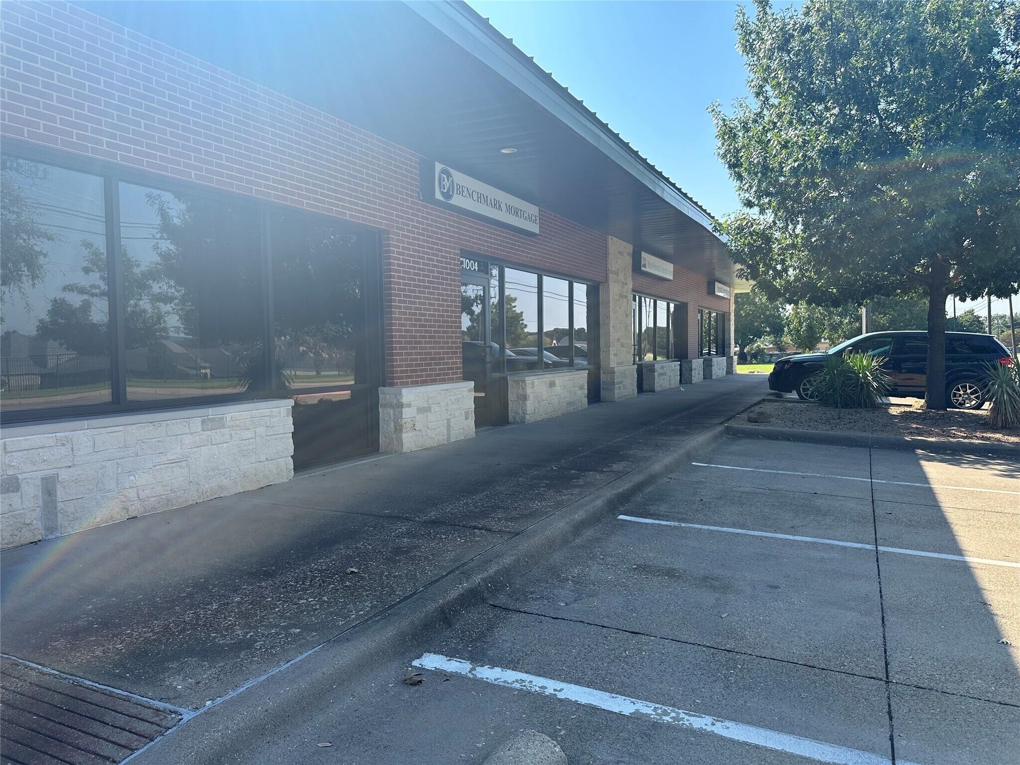 1321 Waters Edge Dr, Granbury, TX à vendre Photo de l’immeuble– Image 1 sur 1