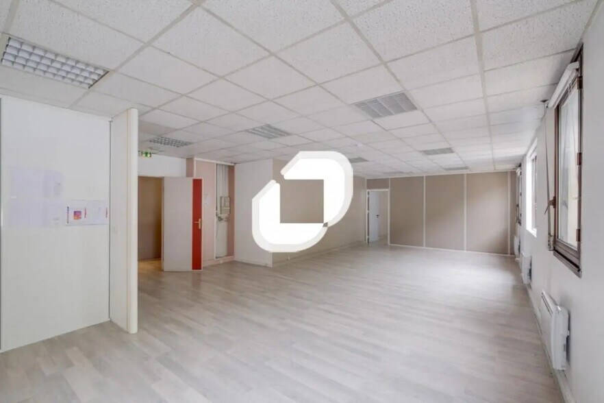 Bureau dans Torcy à louer - Photo de l’immeuble – Image 3 sur 13