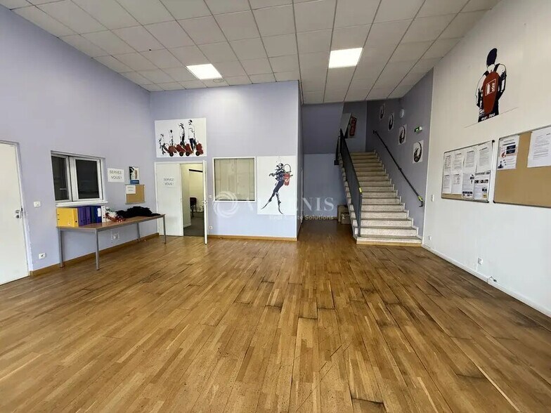 Local d’activités dans Noisiel à louer - Photo intérieure – Image 2 sur 12