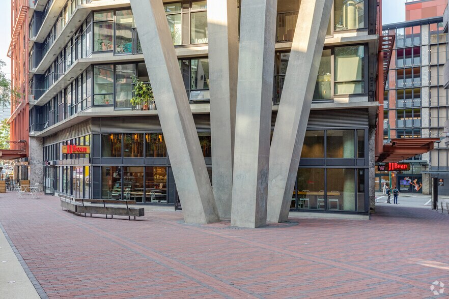 128 Cordova St W, Vancouver, BC à louer - Photo de l’immeuble – Image 3 sur 9