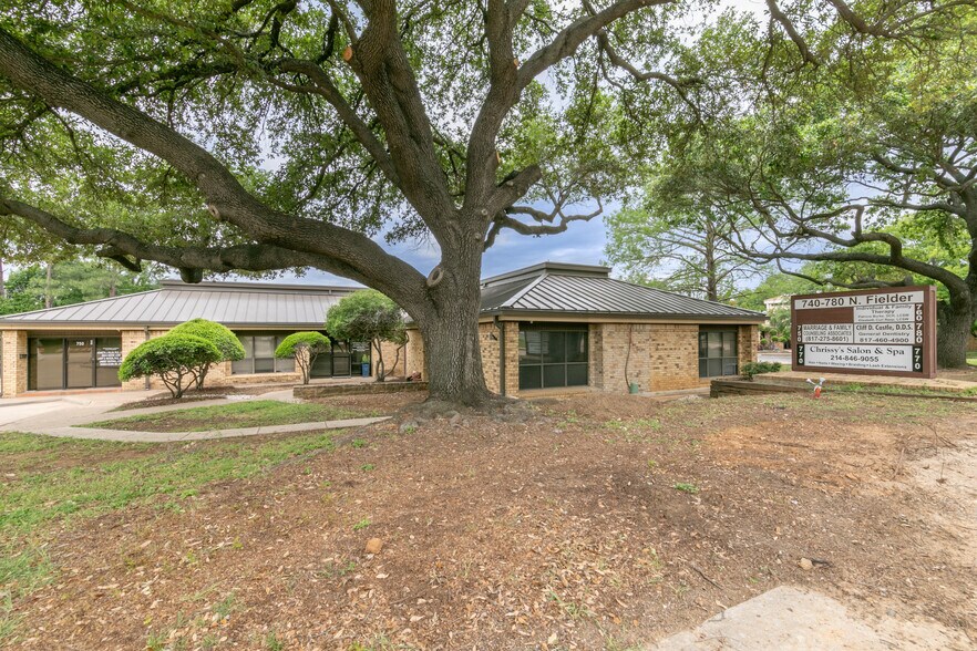 736 N Fielder Rd, Arlington, TX à louer - Photo de l’immeuble – Image 2 sur 19