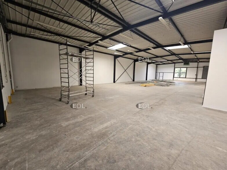 Local d’activités dans Ivry-sur-Seine à louer - Photo de l’immeuble – Image 2 sur 9