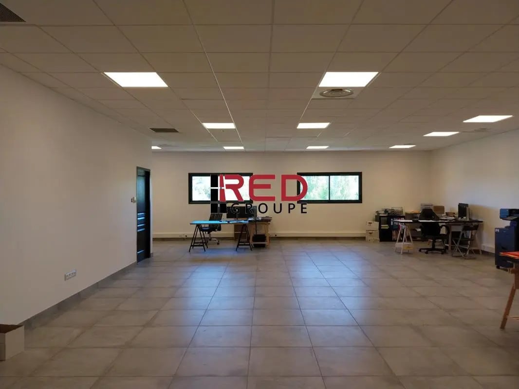 Bureau dans Bouc-Bel-Air à louer Photo de l’immeuble– Image 1 sur 5