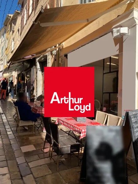 Local commercial dans Hyères à louer - Photo de l’immeuble – Image 1 sur 4