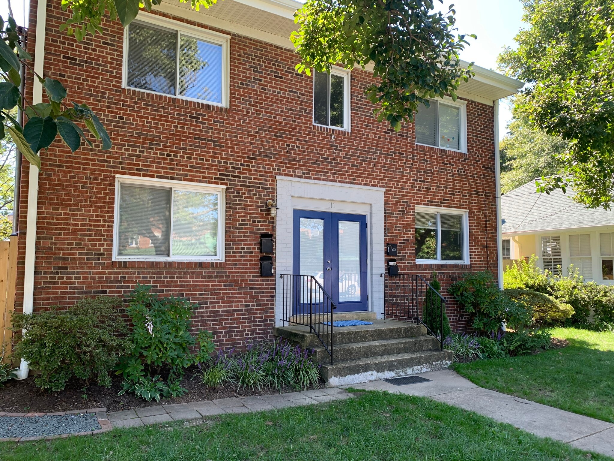 111 E Uhler Ave, Alexandria, VA à vendre Photo principale– Image 1 sur 35