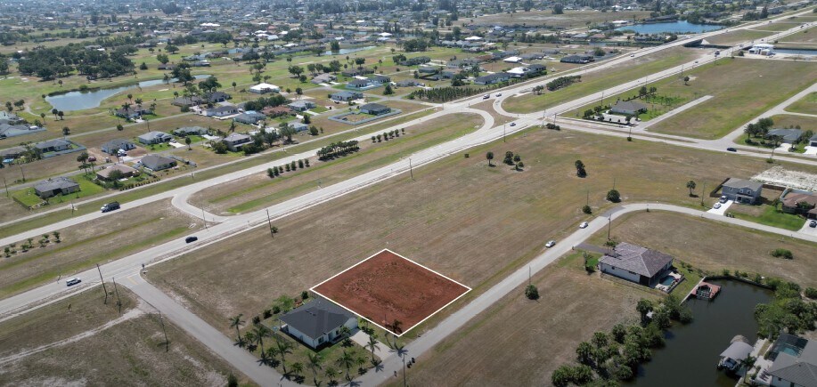 1633 NW 32nd Pl, Cape Coral, FL à vendre Aérien– Image 1 sur 2