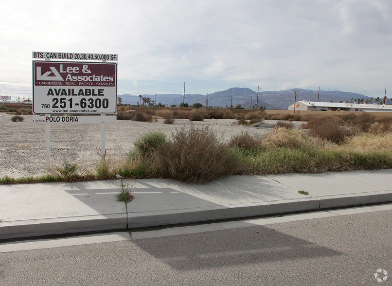 80921 Industrial Pl, Indio, CA à vendre - Photo de l’immeuble – Image 2 sur 3