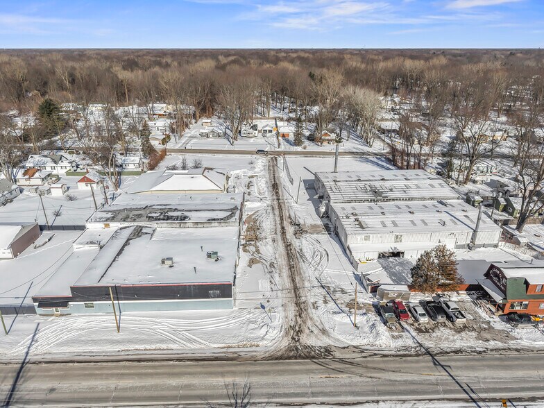4618 Pointe Tremble Rd, Clay Township, MI à vendre - Photo principale – Image 1 sur 67