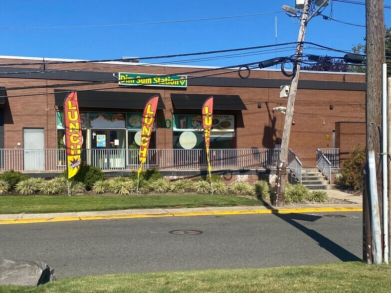 10 Meadowlands Pky, Secaucus, NJ à louer - Photo de l’immeuble – Image 2 sur 15