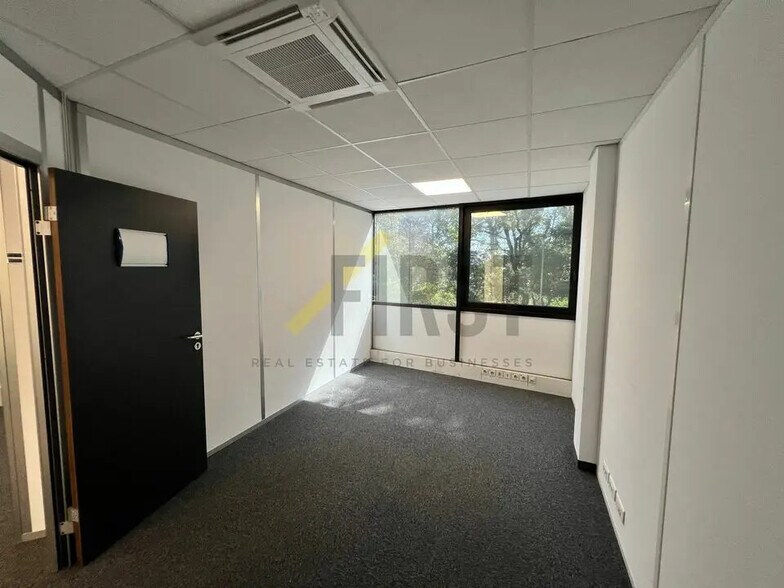 Local d’activités dans SOPHIA ANTIPOLIS à louer - Photo de l’immeuble – Image 3 sur 9