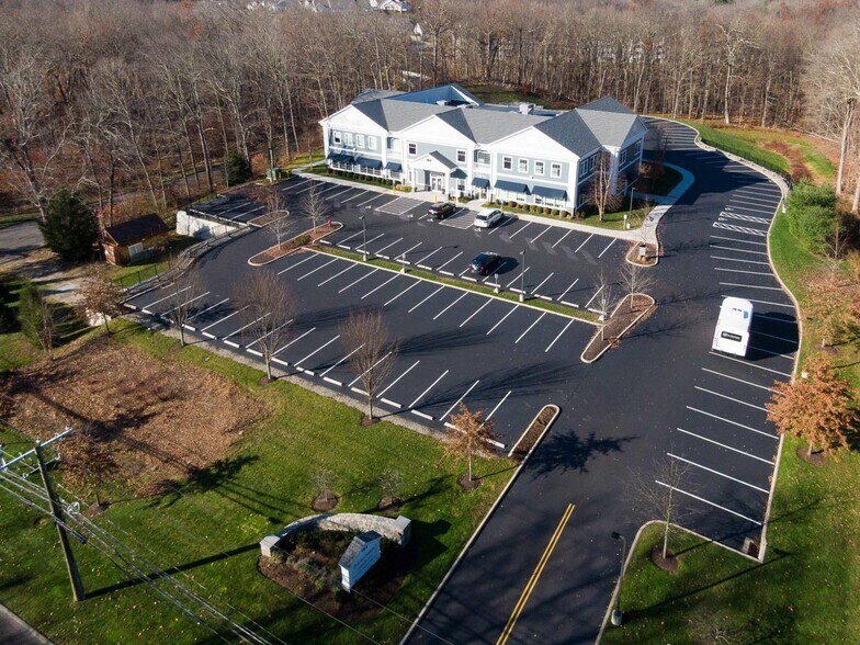 164 Mount Pleasant Rd, Newtown, CT à louer - Photo de l’immeuble – Image 3 sur 8
