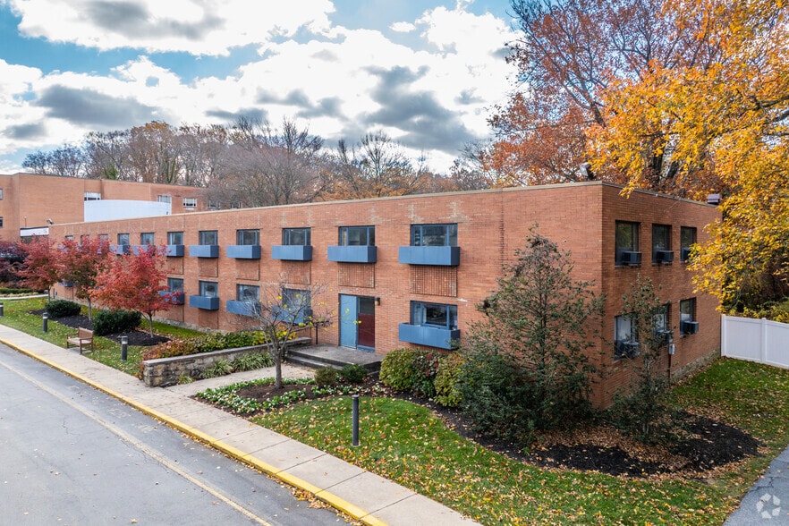 100 E Lancaster Ave, Wynnewood, PA à louer - Photo de l’immeuble – Image 2 sur 5