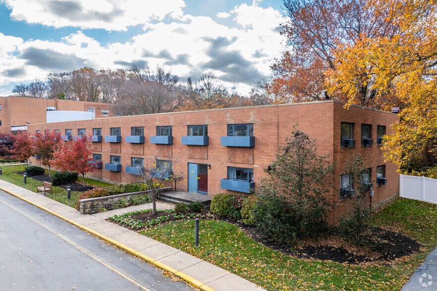 100 E Lancaster Ave, Wynnewood, PA à louer - Photo de l’immeuble – Image 3 sur 6