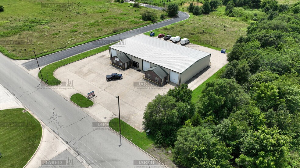 1019 Cowan Dr, Lebanon, MO à louer - Photo de l’immeuble – Image 3 sur 14