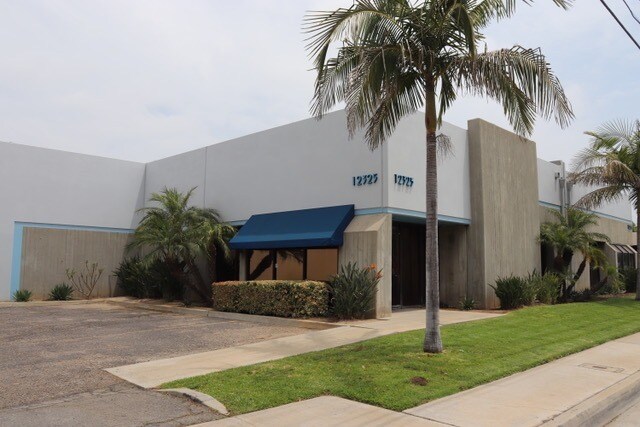 12325 Florence Ave, Santa Fe Springs, CA à louer Photo de l’immeuble– Image 1 sur 5