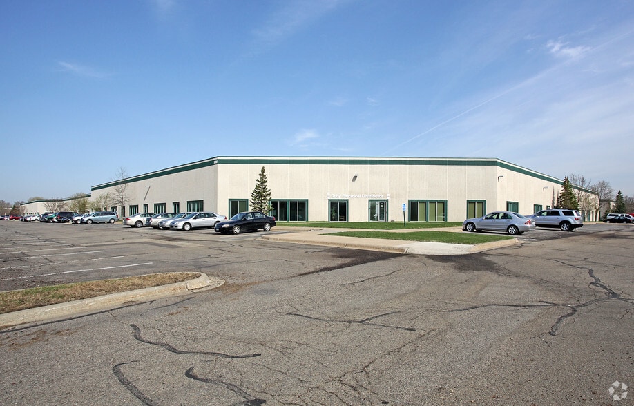 980 Lone Oak Rd, Eagan, MN à louer - Photo de l’immeuble – Image 2 sur 7