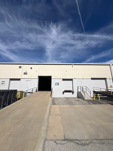 7301 Georgetown Rd, Indianapolis, IN à louer - Photo de l’immeuble – Image 1 sur 7