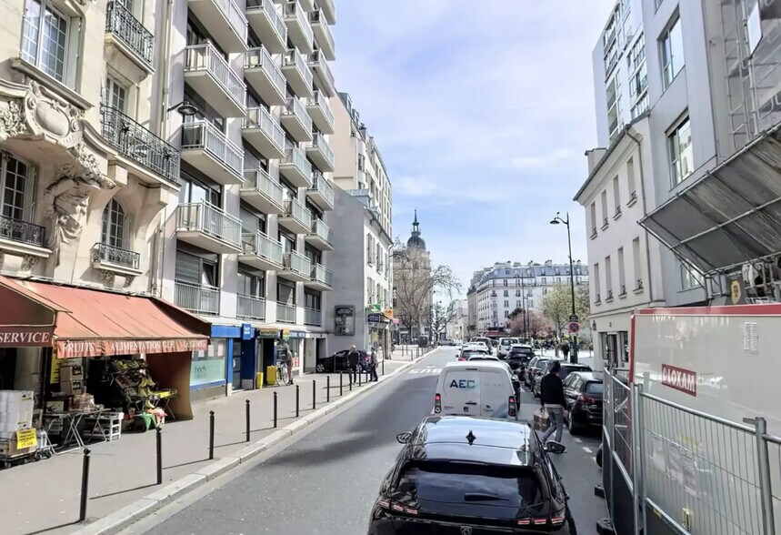 Local commercial dans Paris à louer - Photo de l’immeuble – Image 1 sur 3