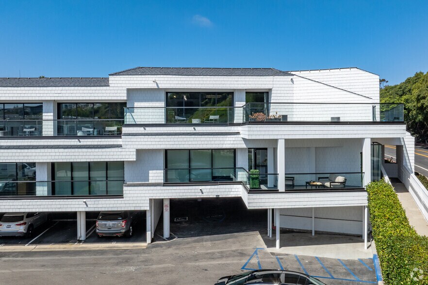 1111 Bayside Dr, Corona del Mar, CA à louer - Photo de l’immeuble – Image 3 sur 9