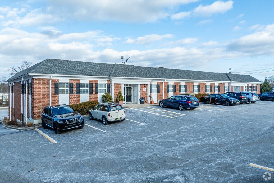 541 Cedar Hill Ave, Wyckoff, NJ à louer - Photo de l’immeuble – Image 1 sur 9