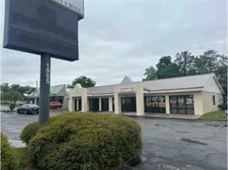 1905 SW College Rd, Ocala, FL à louer - Photo de l’immeuble – Image 1 sur 14