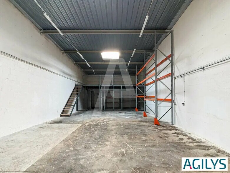 Local d’activités dans Chilly-Mazarin à louer - Photo de l’immeuble – Image 2 sur 12