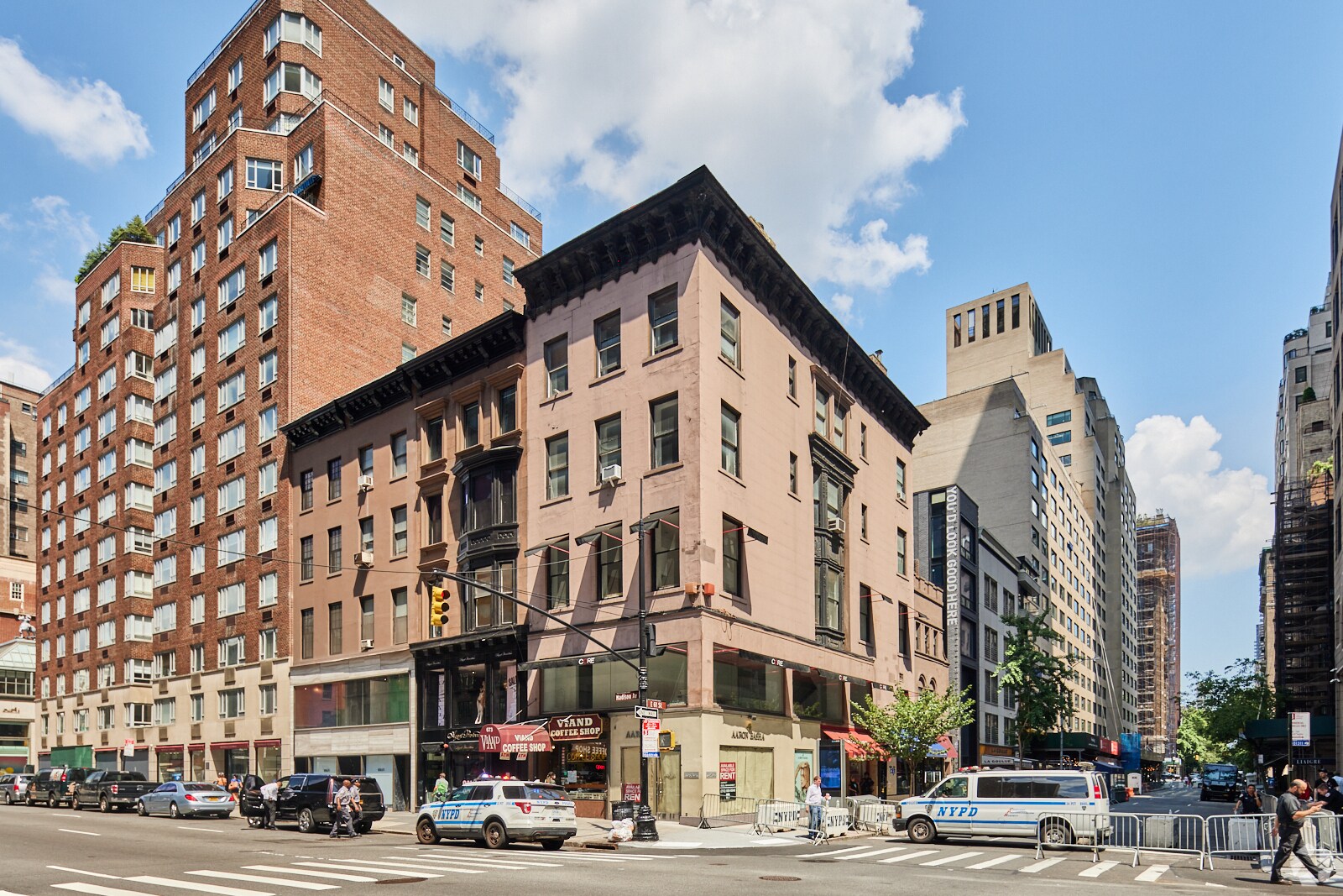 675 Madison Ave, New York, NY à louer Photo principale– Image 1 sur 8