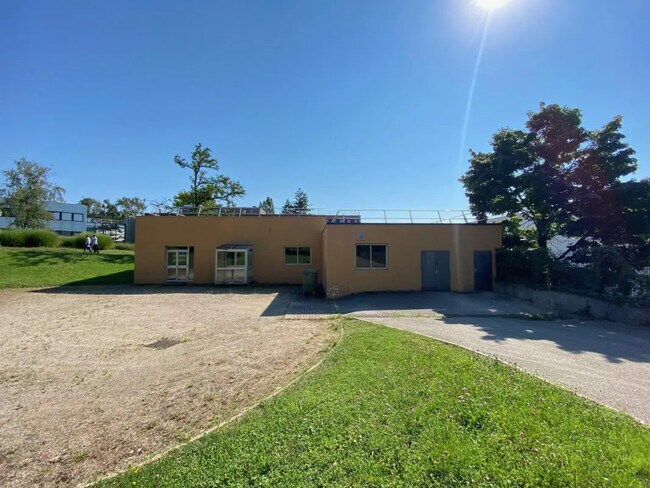 Plus de détails pour Local d'activités à louer