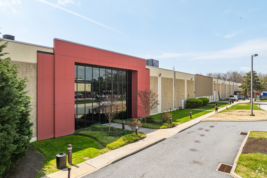 105 Commerce Dr, Aston Township, PA à louer - Photo de l’immeuble – Image 2 sur 6