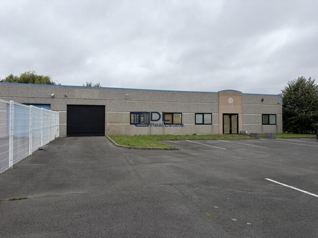 Plus de détails pour Local d’activités à vendre
