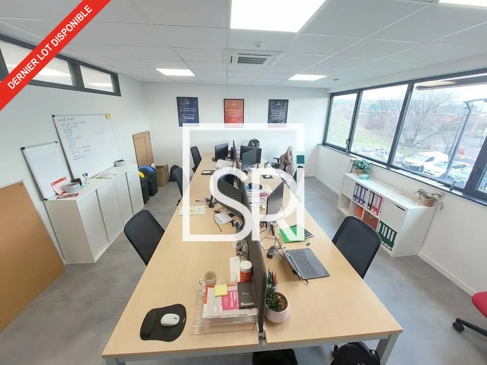 Bureau dans Cournon-d'Auvergne à louer Photo de l’immeuble– Image 1 sur 11