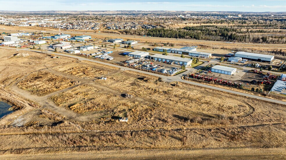 28008 Burnt Lake Trail, Red Deer, AB à vendre - Photo de l’immeuble – Image 3 sur 10