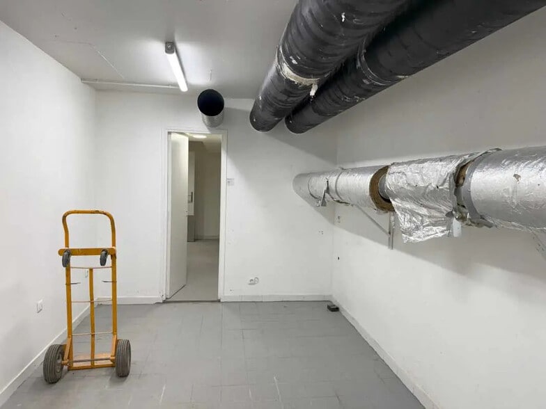 Local d’activités dans Ivry-sur-Seine à louer - Photo de l’immeuble – Image 3 sur 6