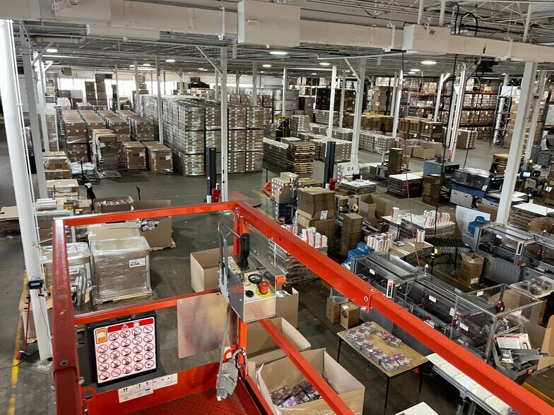 6350 Kirk St, Morton Grove, IL à louer - Photo de l’immeuble – Image 3 sur 10