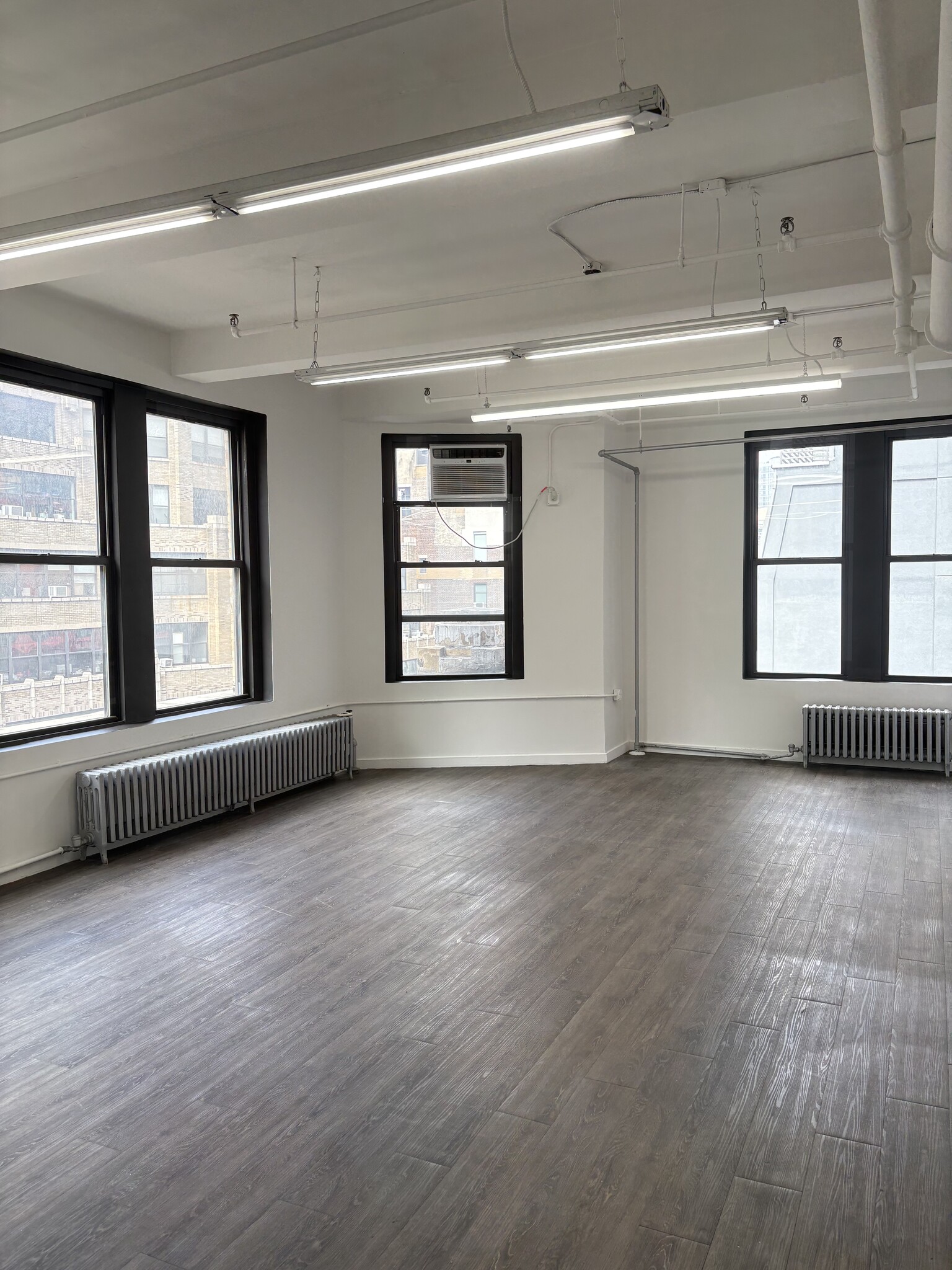 325 W 38th St, New York, NY à louer Photo intérieure– Image 1 sur 6