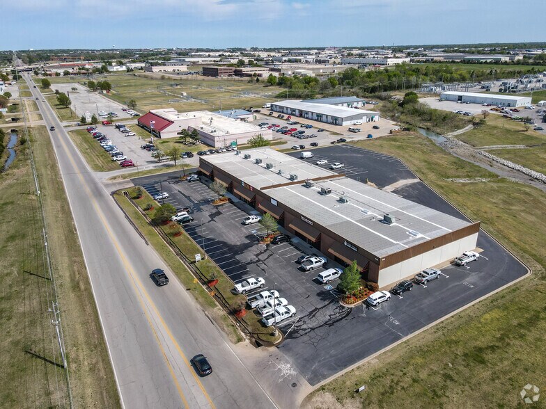 11414 E 51st St S, Tulsa, OK à louer - Aérien – Image 3 sur 11