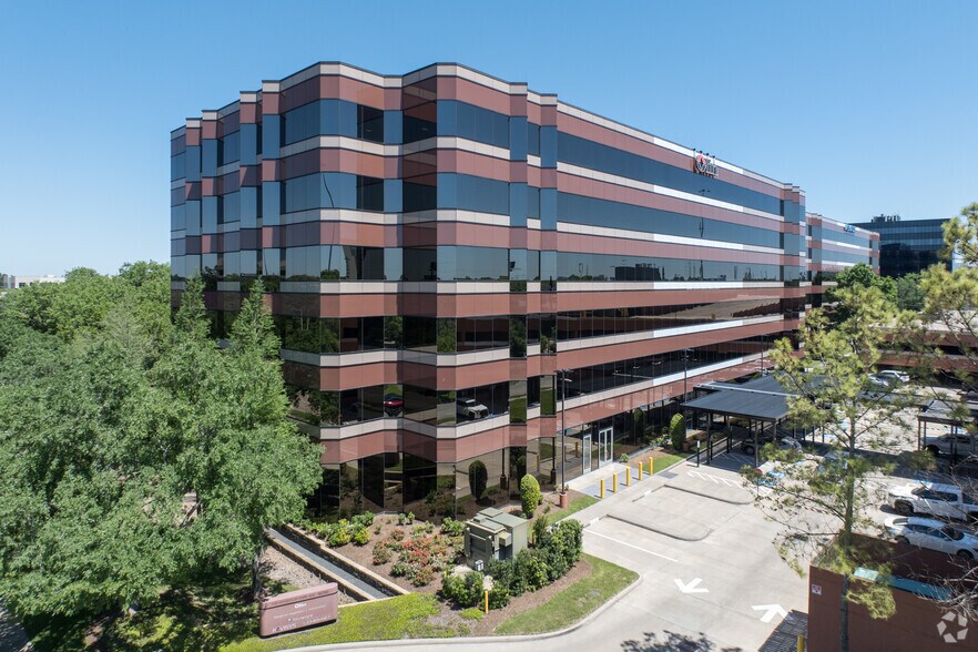 16290 Katy Fwy, Houston, TX à louer - Photo principale – Image 1 sur 11