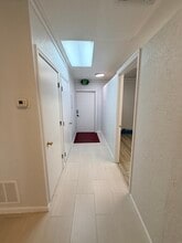 325 W Venice Ave, Venice, FL à louer Photo intérieure– Image 2 sur 9