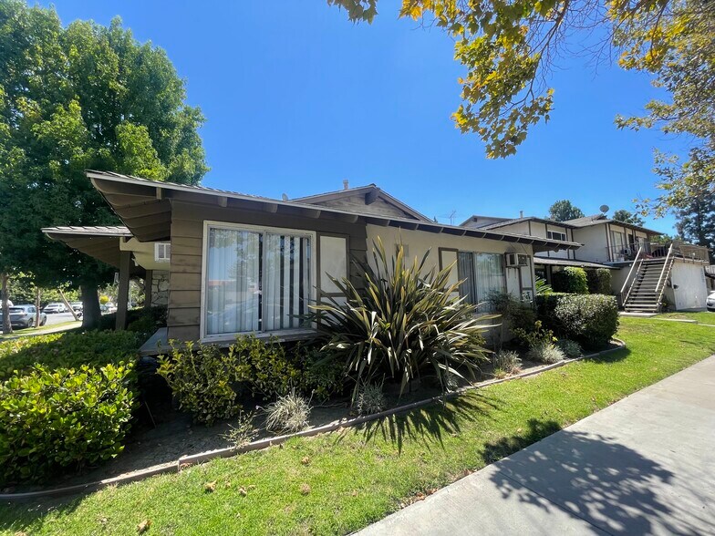 2732 W Orion Ave, Santa Ana, CA à vendre - Photo de l’immeuble – Image 2 sur 5