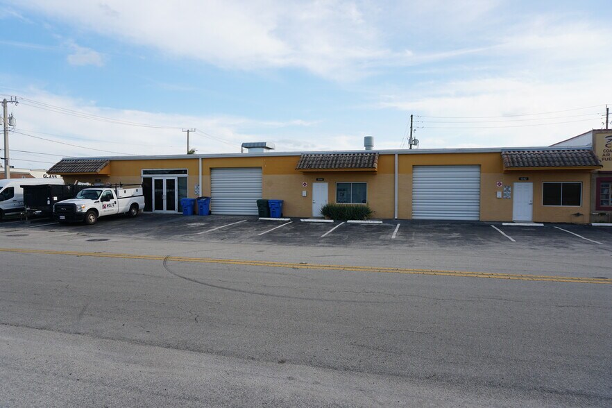 1042-1048 NE 44th St, Oakland Park, FL à vendre - Photo de l’immeuble – Image 1 sur 21